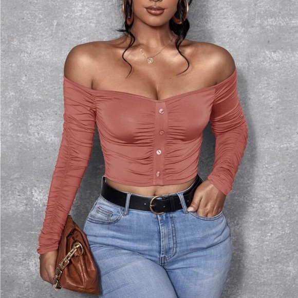 Shein pink crop top ruched - Picture 2 of 2